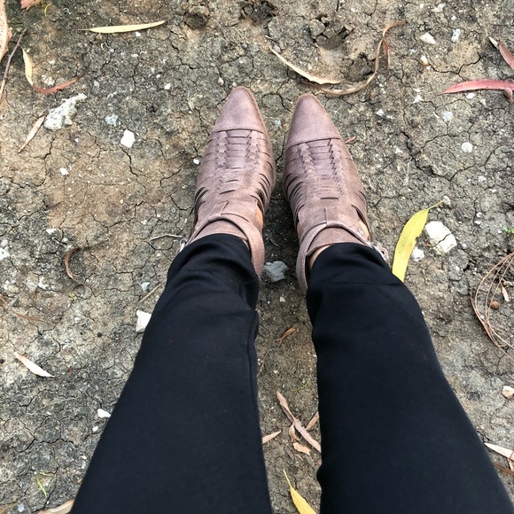 FINALPRICE ♥️Brown Caged Huarache Style BOOTIE - Picture 5 of 8